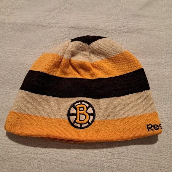 Reebok Boston Bruins Winter Classic 2010 reversible beanie, VGUC - Picture 1 of 4